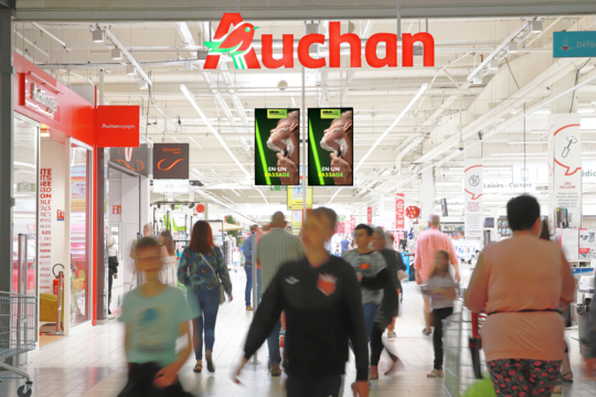 Auchan Retail France renouvelle sa confiance en Imediacenter pour opérer l’activité DOOH retail media